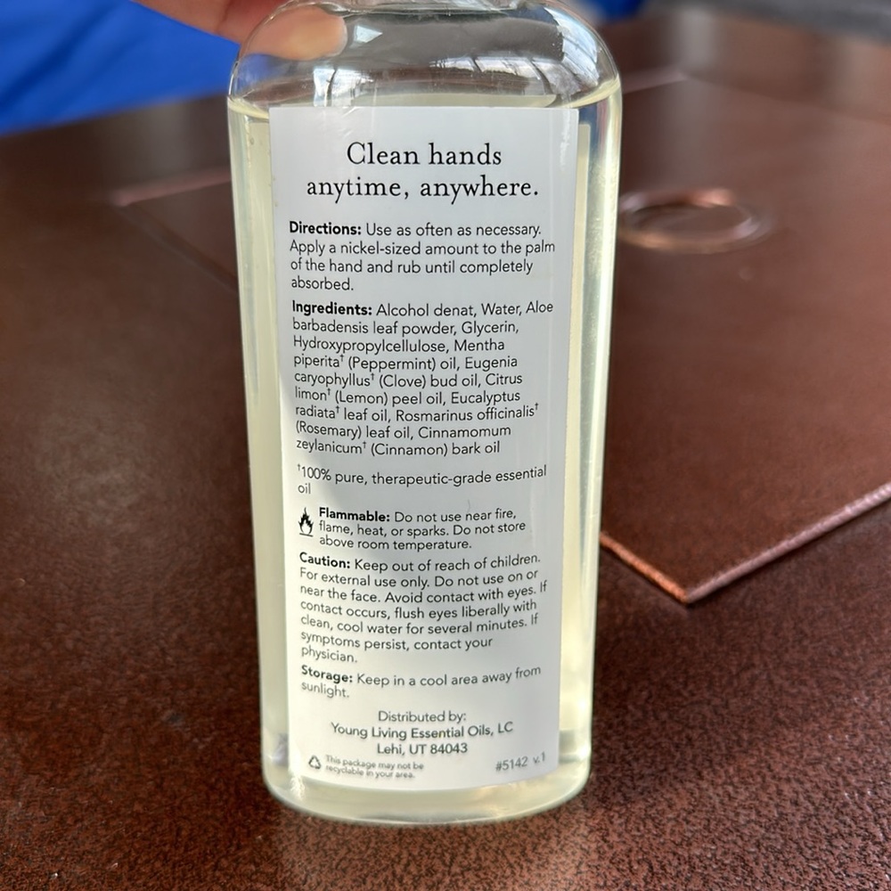 Young Living Thieves 7.6 Oz waterless hand purifier with peppermint oil - Picture 3 of 3